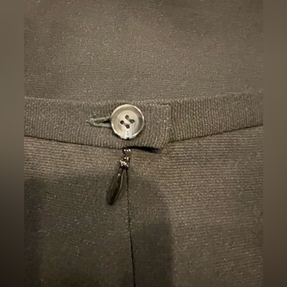 🖤Harve Benard size 10 little black skirt.  A staple item! - Picture 2 of 5